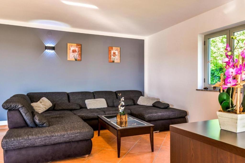 אומאג Apartments Lia-Jolie מראה חיצוני תמונה