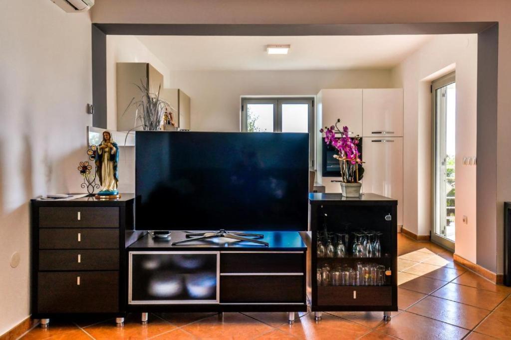 אומאג Apartments Lia-Jolie מראה חיצוני תמונה