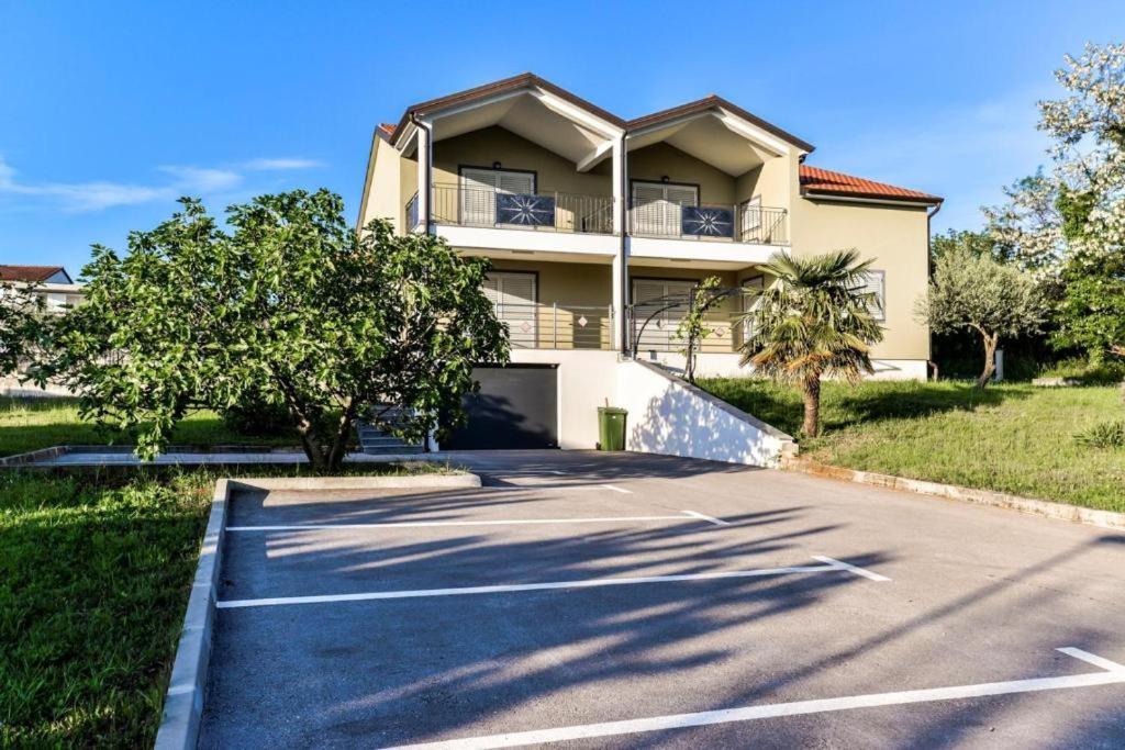 אומאג Apartments Lia-Jolie מראה חיצוני תמונה