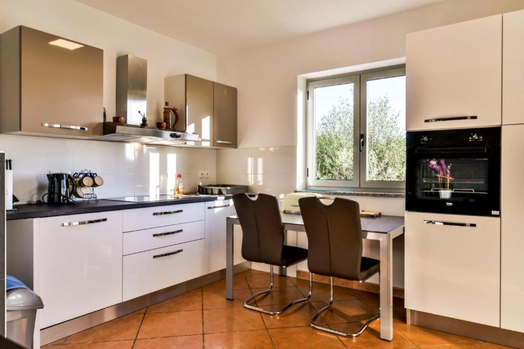 אומאג Apartments Lia-Jolie מראה חיצוני תמונה
