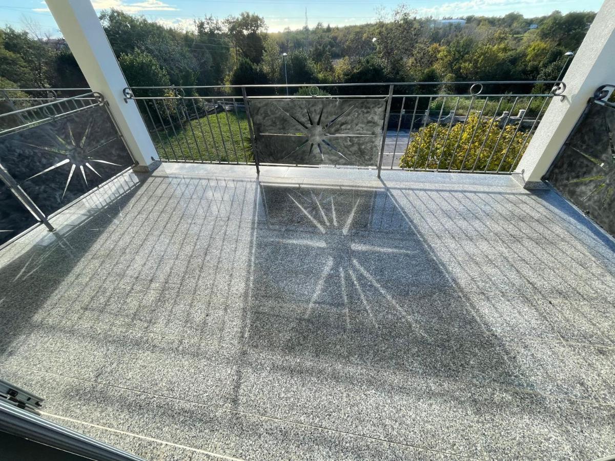 אומאג Apartments Lia-Jolie מראה חיצוני תמונה